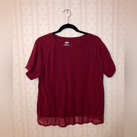 Stylist workout tops in wine red! Multiple sizes available in medium and large. - Picture 2 of 6